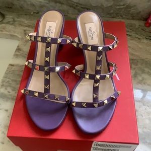 SALE 🥵NWT Valentino caged 60 slides